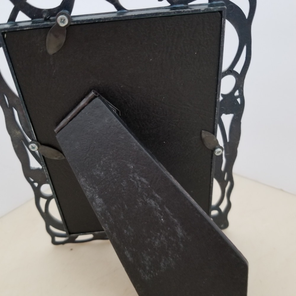 Photo Frame with Intricate Design - Black - Picture 3 of 3